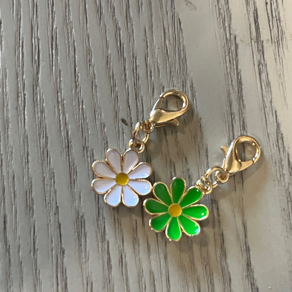 Daisy Enamel Charm Zipper Pulls - White & Green